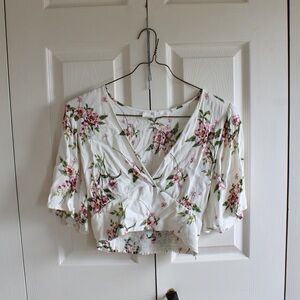 ASTR The Label White Pink Floral Crop Top Flutter Sleeve Smocked Back Blouse L